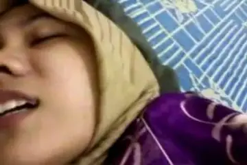 Kerudung Kuning Ngentot Kenikmatan Panas Indo Viral poster